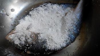 皮香肉嫩-豆豉干煎华子鱼怎么做，皮香肉嫩-豆豉干煎华子鱼怎么做好吃，皮香肉嫩-豆豉干煎华子鱼做法
