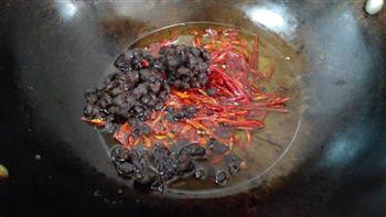 皮香肉嫩-豆豉干煎华子鱼怎么做，皮香肉嫩-豆豉干煎华子鱼怎么做好吃，皮香肉嫩-豆豉干煎华子鱼做法