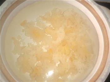 红枣银耳雪梨汤怎么做，红枣银耳雪梨汤怎么做好吃，红枣银耳雪梨汤做法