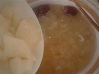 红枣银耳雪梨汤怎么做，红枣银耳雪梨汤怎么做好吃，红枣银耳雪梨汤做法