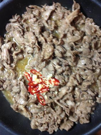 沙茶羊肉炒空心菜怎么做，沙茶羊肉炒空心菜怎么做好吃，沙茶羊肉炒空心菜做法