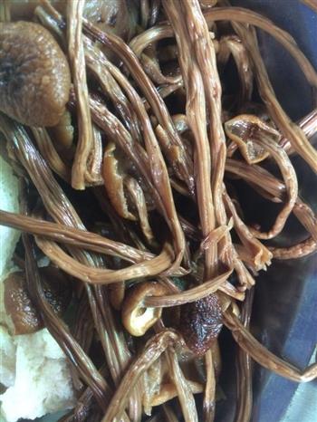 杂菌菇鳄魚肉豬骨头炖湯怎么做，杂菌菇鳄魚肉豬骨头炖湯怎么做好吃，杂菌菇鳄魚肉豬骨头炖湯做法
