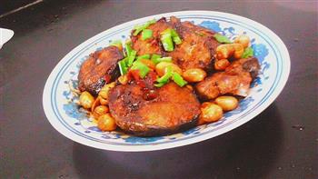 红烧马鲛鱼加脆皮花生怎么做，红烧马鲛鱼加脆皮花生怎么做好吃，红烧马鲛鱼加脆皮花生做法