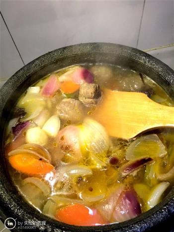 红烧牛腩汤怎么做，红烧牛腩汤怎么做好吃，红烧牛腩汤做法
