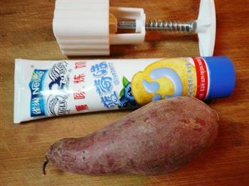 紫薯炼乳月饼怎么做，紫薯炼乳月饼怎么做好吃，紫薯炼乳月饼做法