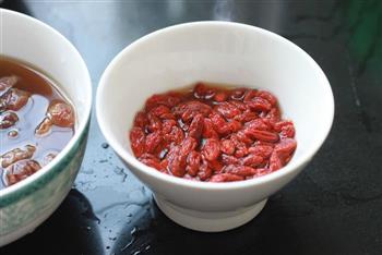 红枣桂圆枸杞汤怎么做，红枣桂圆枸杞汤怎么做好吃，红枣桂圆枸杞汤做法