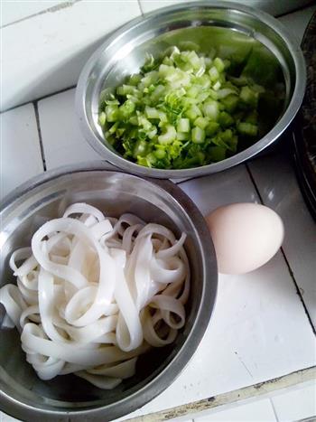 芹菜鸡蛋炒河粉怎么做，芹菜鸡蛋炒河粉怎么做好吃，芹菜鸡蛋炒河粉做法