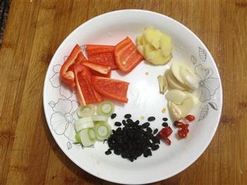 腌黄瓜辣炒鸡腿怎么做，腌黄瓜辣炒鸡腿怎么做好吃，腌黄瓜辣炒鸡腿做法
