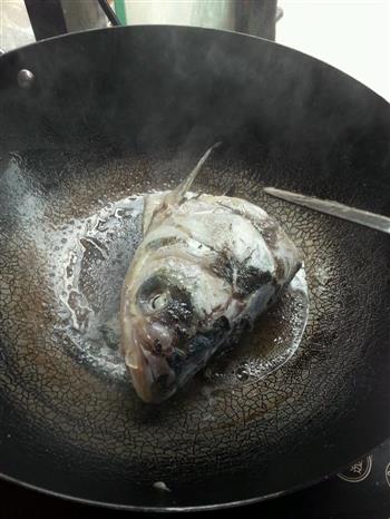 豆香鱼头汤怎么做，豆香鱼头汤怎么做好吃，豆香鱼头汤做法