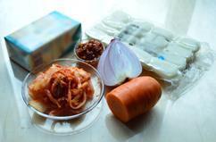 辣白菜炖年糕怎么做，辣白菜炖年糕怎么做好吃，辣白菜炖年糕做法