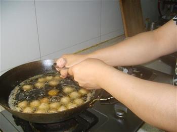 家常糖醋丸子怎么做，家常糖醋丸子怎么做好吃，家常糖醋丸子做法