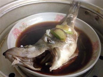 小熊家清蒸鲈鱼怎么做，小熊家清蒸鲈鱼怎么做好吃，小熊家清蒸鲈鱼做法