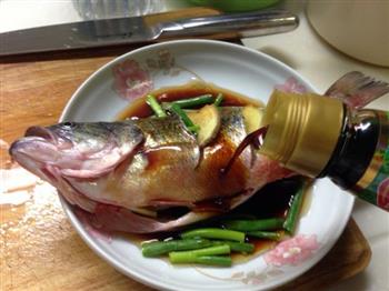 小熊家清蒸鲈鱼怎么做，小熊家清蒸鲈鱼怎么做好吃，小熊家清蒸鲈鱼做法