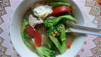西兰花瘦肉汤怎么做，西兰花瘦肉汤怎么做好吃，西兰花瘦肉汤做法