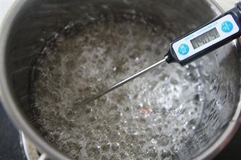芝麻花生牛轧糖怎么做，芝麻花生牛轧糖怎么做好吃，芝麻花生牛轧糖做法