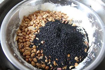 芝麻花生牛轧糖怎么做，芝麻花生牛轧糖怎么做好吃，芝麻花生牛轧糖做法