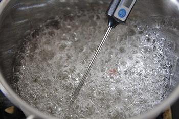 芝麻花生牛轧糖怎么做，芝麻花生牛轧糖怎么做好吃，芝麻花生牛轧糖做法