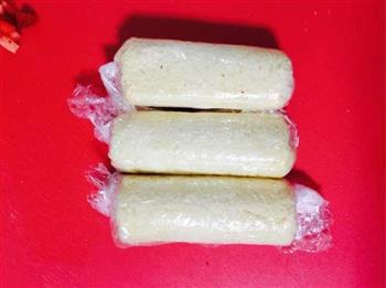 草莓蜡烛吐司怎么做，草莓蜡烛吐司怎么做好吃，草莓蜡烛吐司做法