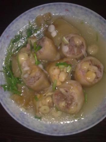 莲子鱼胶滋补汤怎么做，莲子鱼胶滋补汤怎么做好吃，莲子鱼胶滋补汤做法