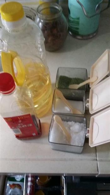 蒜泥小龙虾怎么做，蒜泥小龙虾怎么做好吃，蒜泥小龙虾做法