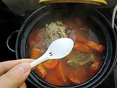 番茄土豆排骨汤怎么做，番茄土豆排骨汤怎么做好吃，番茄土豆排骨汤做法
