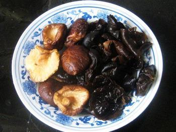 香菇木耳母鸡煲怎么做，香菇木耳母鸡煲怎么做好吃，香菇木耳母鸡煲做法