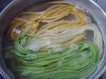 番茄炸酱面怎么做，番茄炸酱面怎么做好吃，番茄炸酱面做法