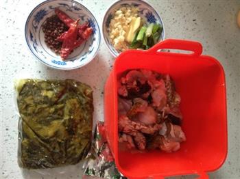 酸菜牛蛙怎么做，酸菜牛蛙怎么做好吃，酸菜牛蛙做法
