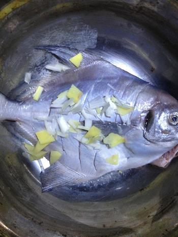 孜然味烤鲳鱼怎么做，孜然味烤鲳鱼怎么做好吃，孜然味烤鲳鱼做法