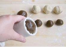 广式黑米月饼怎么做,广式黑米月饼怎么做好吃,广式黑米月饼做法 广式黑米月饼怎么做,广式黑米月饼怎么做好吃,广式黑米月饼做法