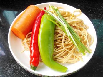 豆腐皮拌三丝怎么做，豆腐皮拌三丝怎么做好吃，豆腐皮拌三丝做法