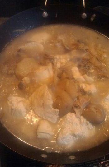 酸菜豆腐汤怎么做，酸菜豆腐汤怎么做好吃，酸菜豆腐汤做法
