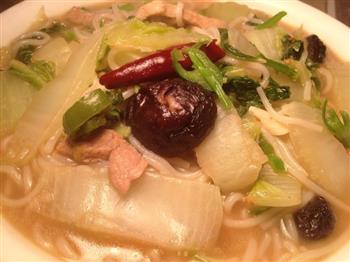 白菜瘦肉炖米粉怎么做，白菜瘦肉炖米粉怎么做好吃，白菜瘦肉炖米粉做法