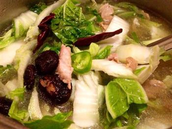 白菜瘦肉炖米粉怎么做，白菜瘦肉炖米粉怎么做好吃，白菜瘦肉炖米粉做法