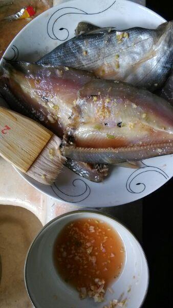 烤香脆淡水鱼怎么做，烤香脆淡水鱼怎么做好吃，烤香脆淡水鱼做法