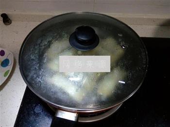 香椿肉馅锅贴怎么做，香椿肉馅锅贴怎么做好吃，香椿肉馅锅贴做法