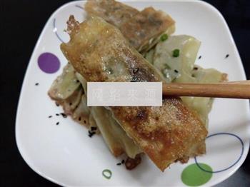 香椿肉馅锅贴怎么做，香椿肉馅锅贴怎么做好吃，香椿肉馅锅贴做法