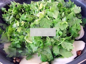 芹菜叶香菇炒年糕怎么做，芹菜叶香菇炒年糕怎么做好吃，芹菜叶香菇炒年糕做法