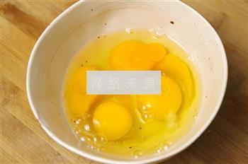 香椿蛋卷怎么做，香椿蛋卷怎么做好吃，香椿蛋卷做法