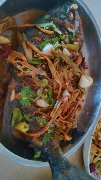 黄花菜烧金昌鱼怎么做，黄花菜烧金昌鱼怎么做好吃，黄花菜烧金昌鱼做法