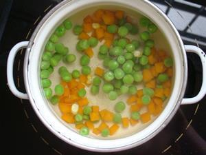 彩蔬鸡丝蛋花汤怎么做，彩蔬鸡丝蛋花汤怎么做好吃，彩蔬鸡丝蛋花汤做法