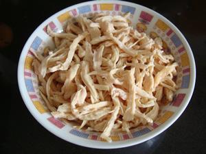 彩蔬鸡丝蛋花汤怎么做，彩蔬鸡丝蛋花汤怎么做好吃，彩蔬鸡丝蛋花汤做法