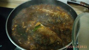豆豉红烧鲫鱼怎么做，豆豉红烧鲫鱼怎么做好吃，豆豉红烧鲫鱼做法