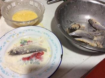 油炸小黃鱼怎么做，油炸小黃鱼怎么做好吃，油炸小黃鱼做法