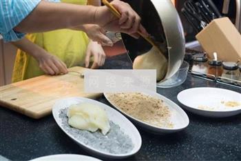花生芝麻麻薯怎么做，花生芝麻麻薯怎么做好吃，花生芝麻麻薯做法