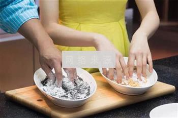 花生芝麻麻薯怎么做，花生芝麻麻薯怎么做好吃，花生芝麻麻薯做法