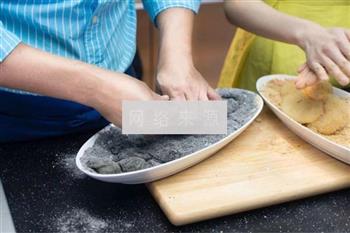 花生芝麻麻薯怎么做，花生芝麻麻薯怎么做好吃，花生芝麻麻薯做法
