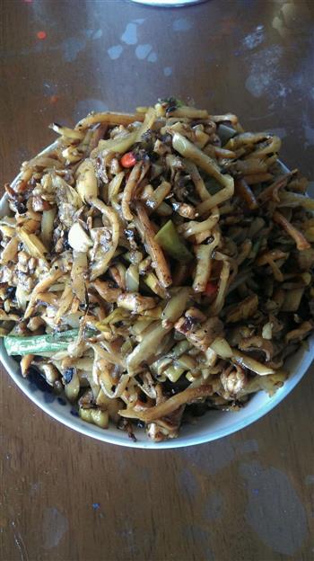 榨菜炒墨鱼怎么做，榨菜炒墨鱼怎么做好吃，榨菜炒墨鱼做法