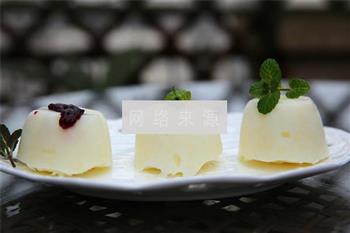 牛奶冻怎么做，牛奶冻怎么做好吃，牛奶冻做法