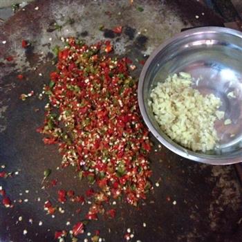 辣味蒸鲤鱼怎么做，辣味蒸鲤鱼怎么做好吃，辣味蒸鲤鱼做法